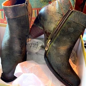 L’ARTISTE NIB NEVER WORN BEAUTIFUL WALKING SHOE…european design…comfort